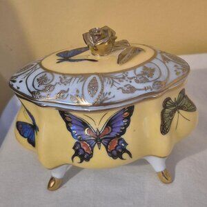 Fine porcelain butterfly trinket box